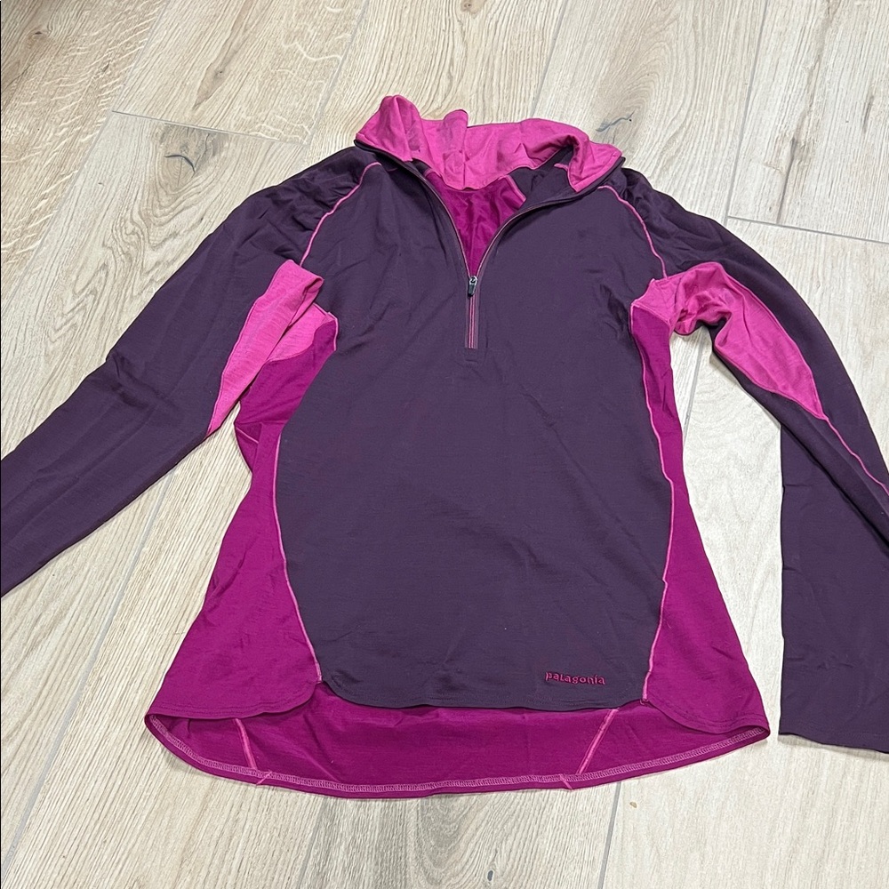Patagonia Women's Purple and Pink‎ Hoodie